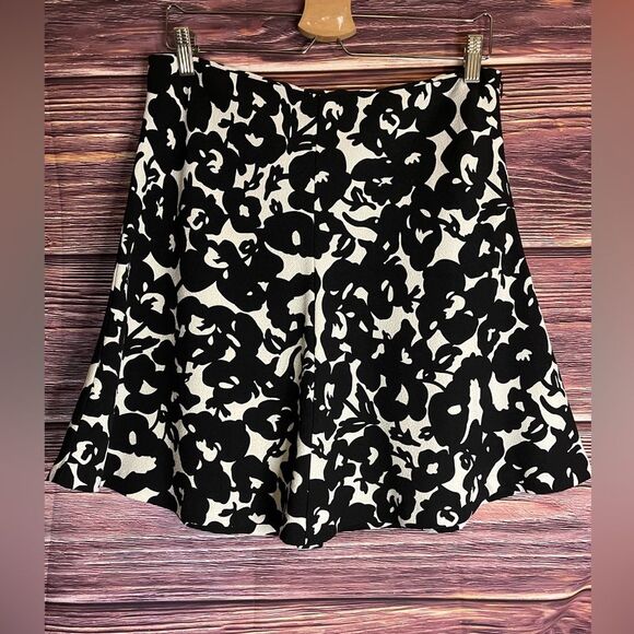Katherine Barclay Montreal Flower Printed Skirt. Size 10 - Picture 5 of 6